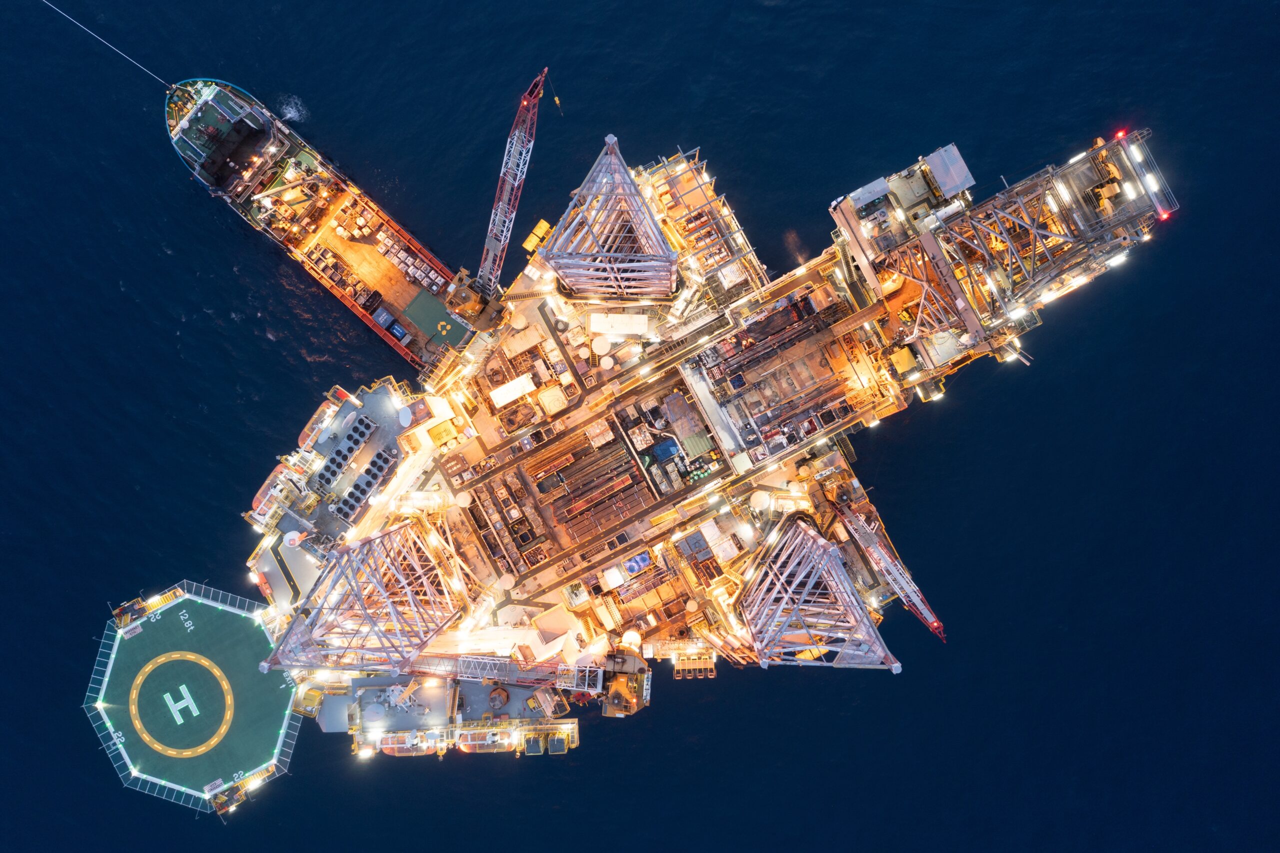 Aerial,View,Of,Offshore,Jack,Up,Drilling,Rig,During,Sunset
